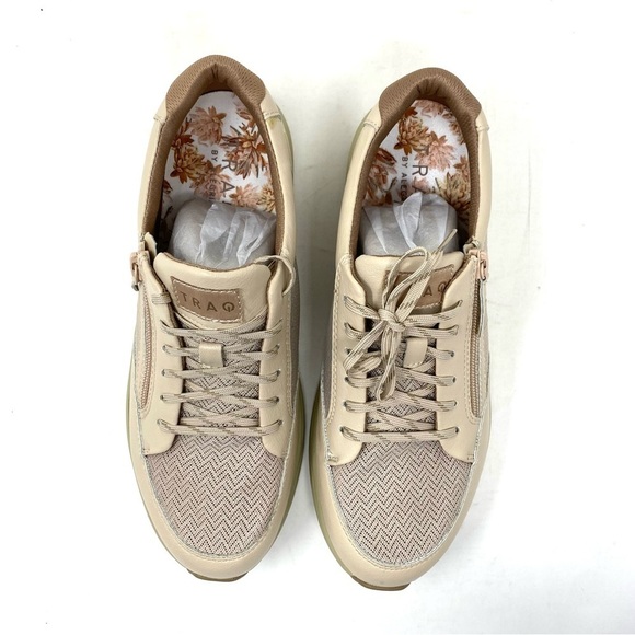 Traq Eazee Sneakers in Bone - Picture 6 of 9